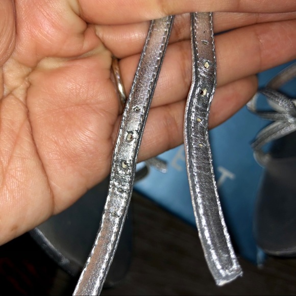 Coquette Bow Nine West Strappy Evening Heels - Picture 11 of 12